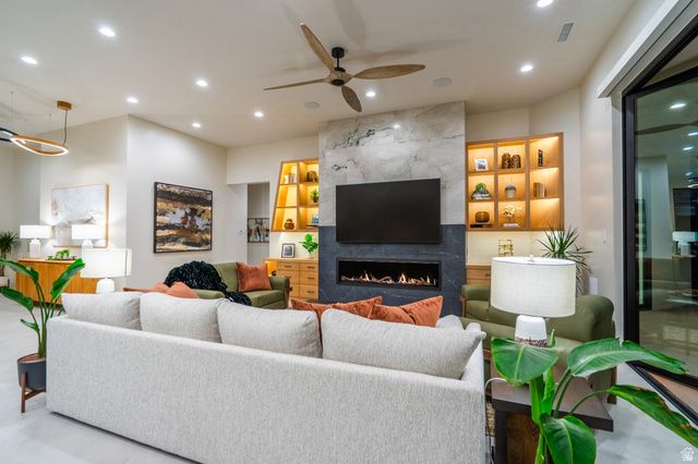 5657 W SCATTERED STARS WAY, Hurricane, UT 84737