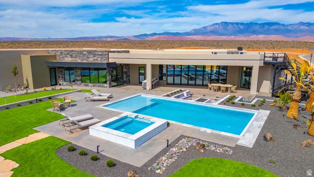 5657 W SCATTERED STARS WAY, Hurricane, UT 84737