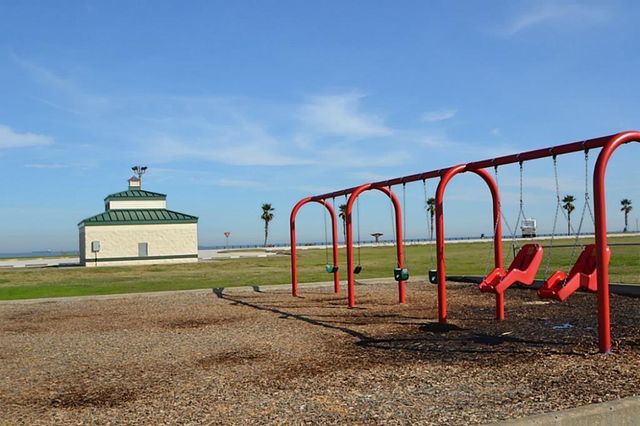 278 Debbie Lane, San Leon, TX 77539