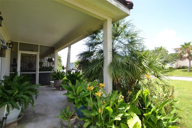 278 Debbie Lane, San Leon, TX 77539