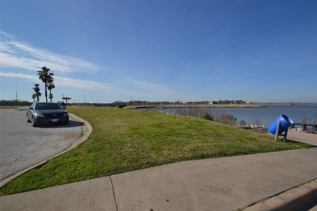 278 Debbie Lane, San Leon, TX 77539