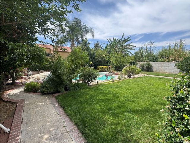 1045 Amarillo Court, Riverside, CA 92501