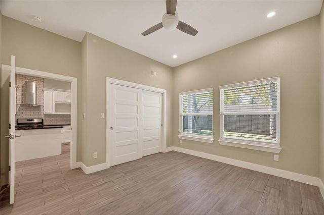 920 Kellogg Street, Houston, TX 77012