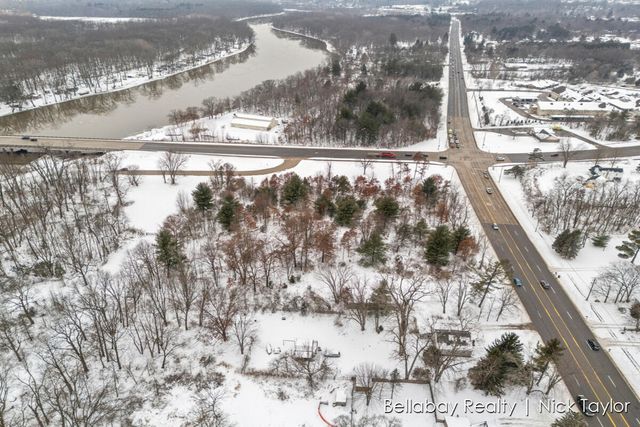 6130 W River Drive, Belmont, MI 49306