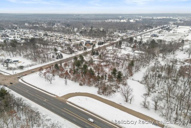 6130 W River Drive, Belmont, MI 49306