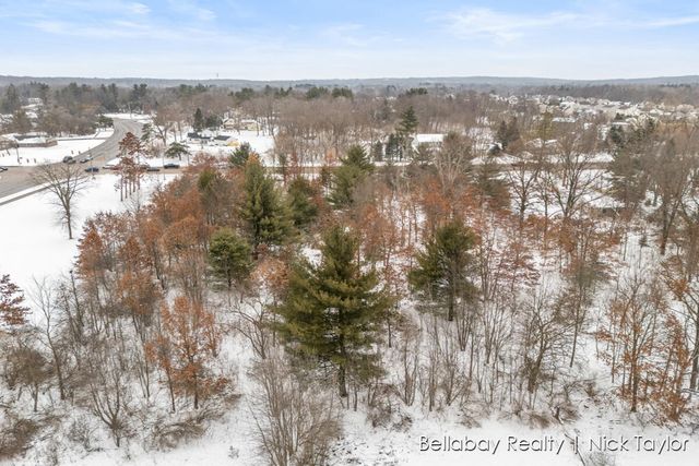 6130 W River Drive, Belmont, MI 49306