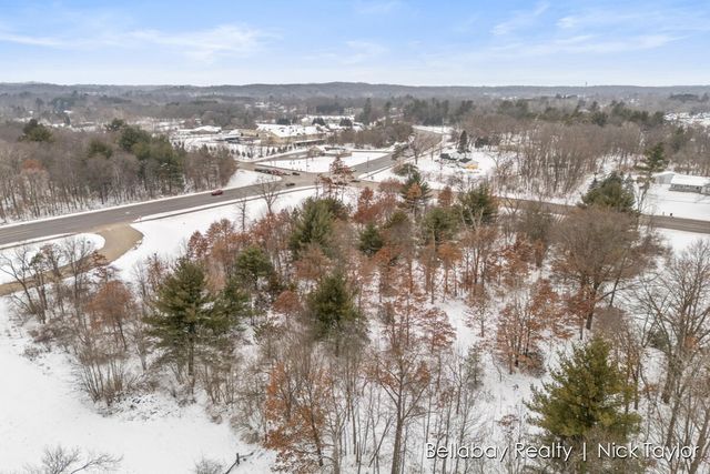 6130 W River Drive, Belmont, MI 49306