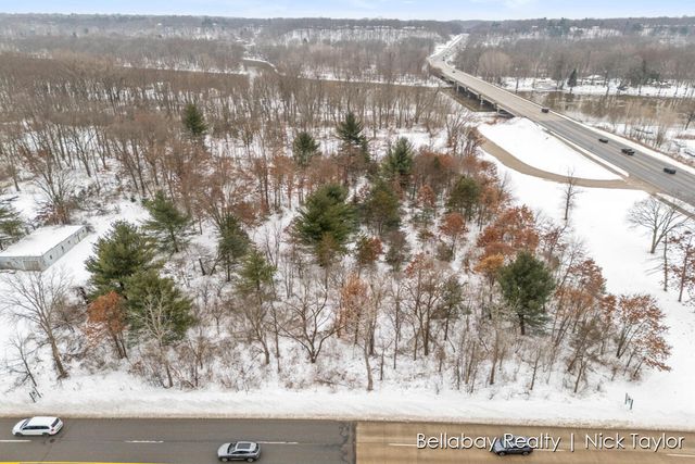 6130 W River Drive, Belmont, MI 49306