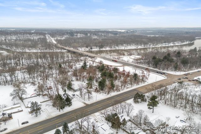 6130 W River Drive, Belmont, MI 49306