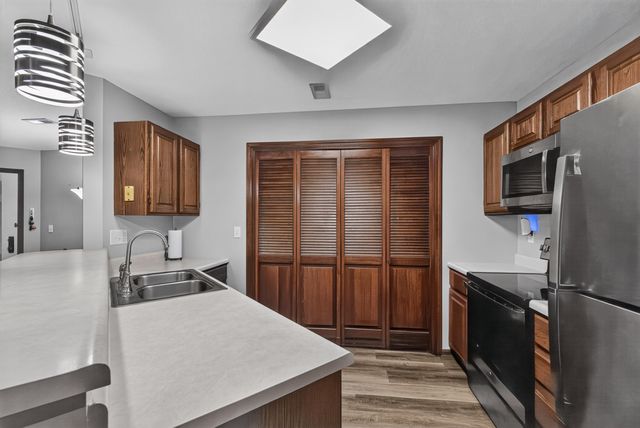 202 PARK DEVILLE PL, Columbia, MO 65203
