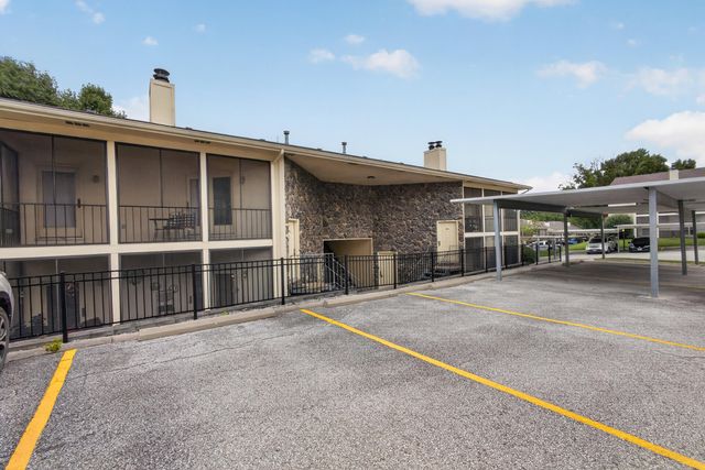 202 PARK DEVILLE PL, Columbia, MO 65203