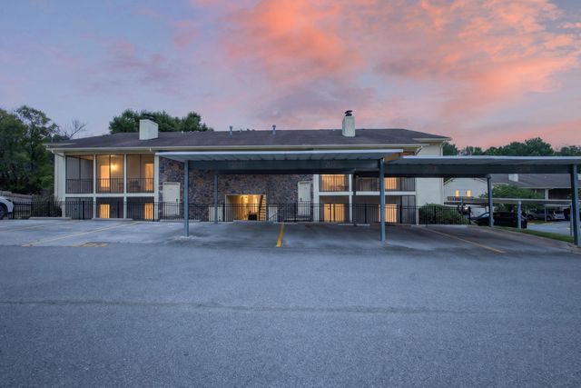 202 PARK DEVILLE PL, Columbia, MO 65203