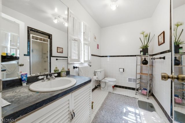 14 Hepworth Pl, West Orange Twp., NJ 07052