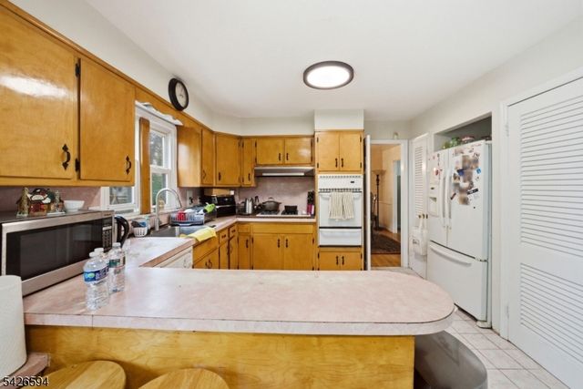 14 Hepworth Pl, West Orange Twp., NJ 07052