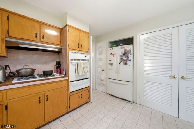 14 Hepworth Pl, West Orange Twp., NJ 07052