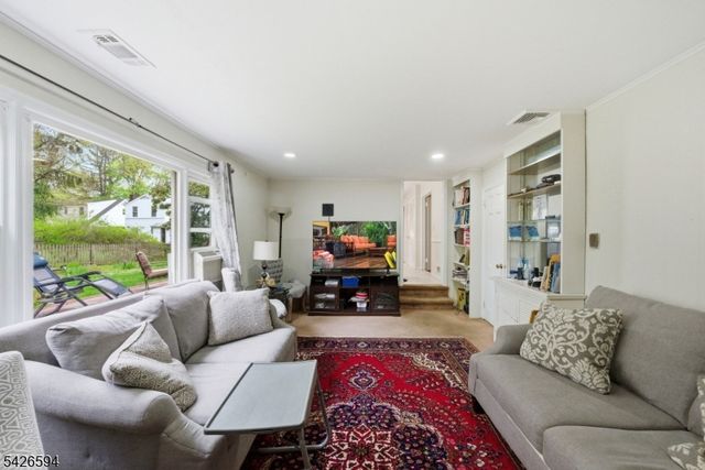 14 Hepworth Pl, West Orange Twp., NJ 07052