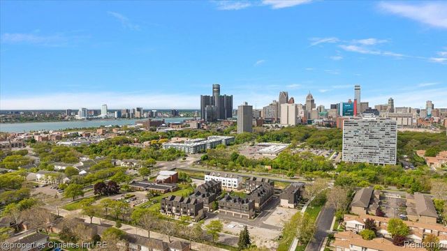1083 Hampton Circle, Detroit, MI 48207