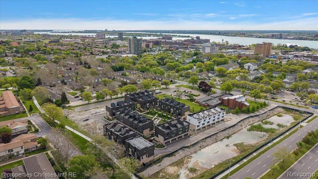1083 Hampton Circle, Detroit, MI 48207