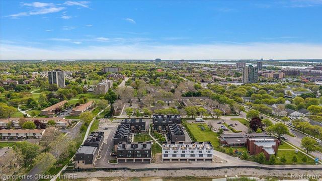 1083 Hampton Circle, Detroit, MI 48207