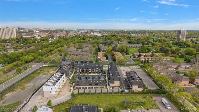 1083 Hampton Circle, Detroit, MI 48207