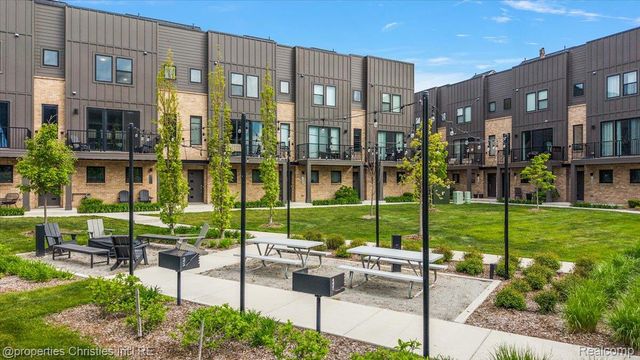 1083 Hampton Circle, Detroit, MI 48207