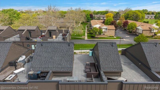 1083 Hampton Circle, Detroit, MI 48207
