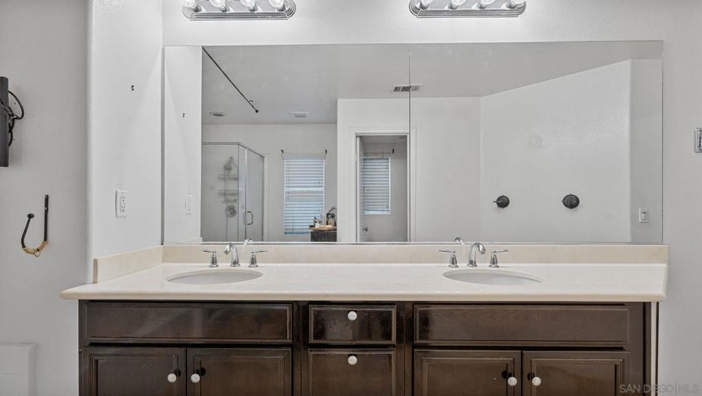 Image 12 of property listing at 1613 Jones St, Chula Vista, CA 91913