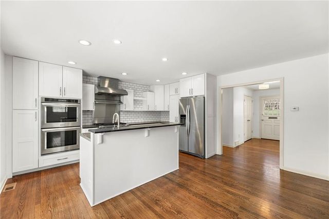 2341 W 98 Street, Leawood, KS 66206