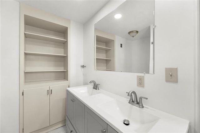 2341 W 98 Street, Leawood, KS 66206