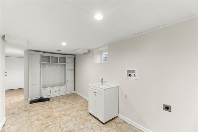 2341 W 98 Street, Leawood, KS 66206