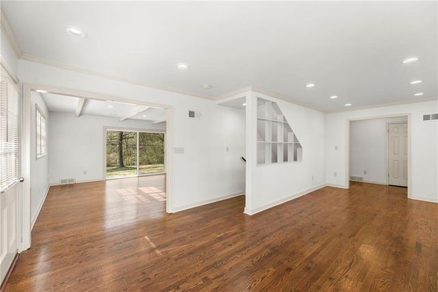 2341 W 98 Street, Leawood, KS 66206