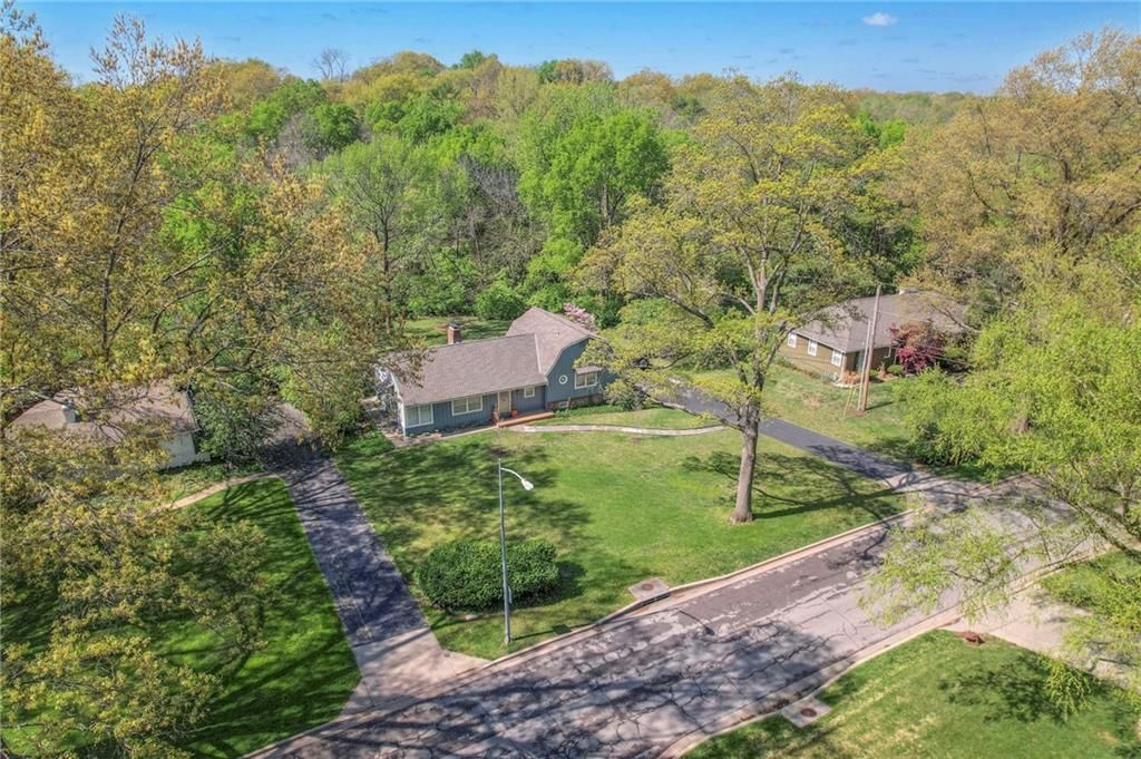 2341 W 98 Street, Leawood, KS 66206