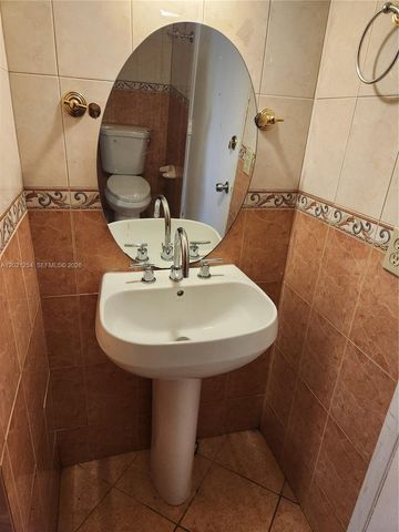 2841 NE 163rd St 815, North Miami Beach, FL 33160