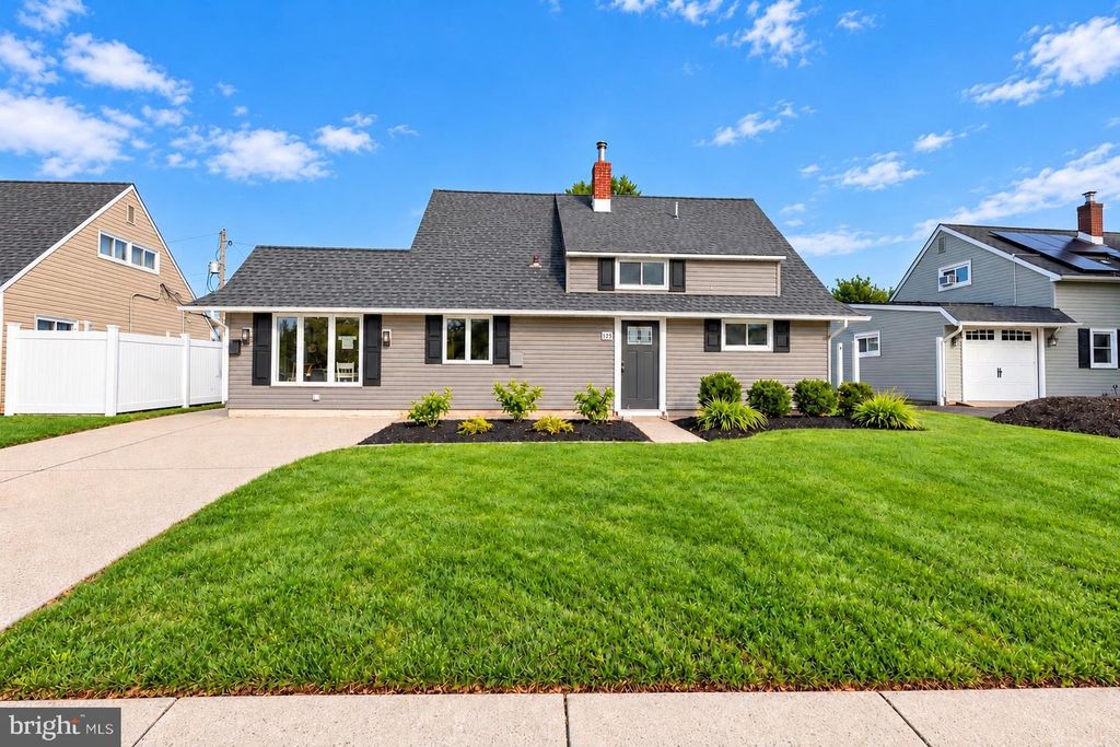 46 NEWBERRY LN, LEVITTOWN, PA 19054 — exterior