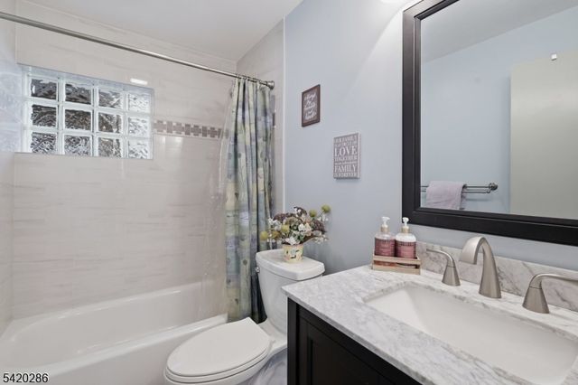 9 Springtown Rd, Readington Twp., NJ 08889
