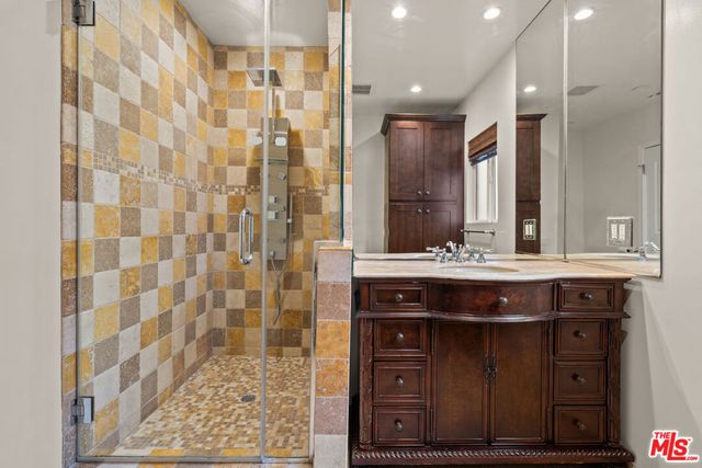 4530 Bakman Avenue, North Hollywood, CA 91602