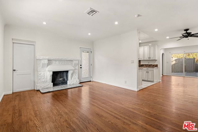 4530 Bakman Avenue, North Hollywood, CA 91602