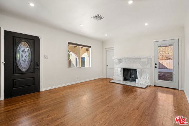 4530 Bakman Avenue, North Hollywood, CA 91602