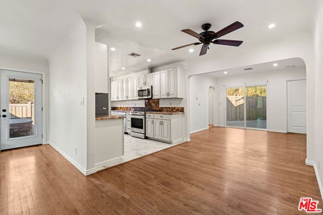 4530 Bakman Avenue, North Hollywood, CA 91602