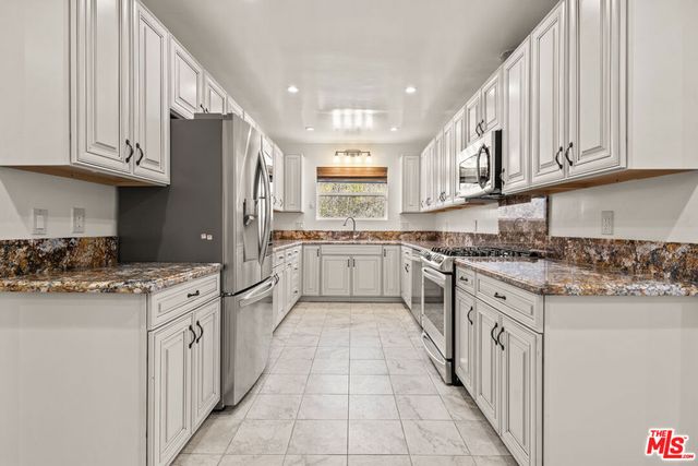 4530 Bakman Avenue, North Hollywood, CA 91602