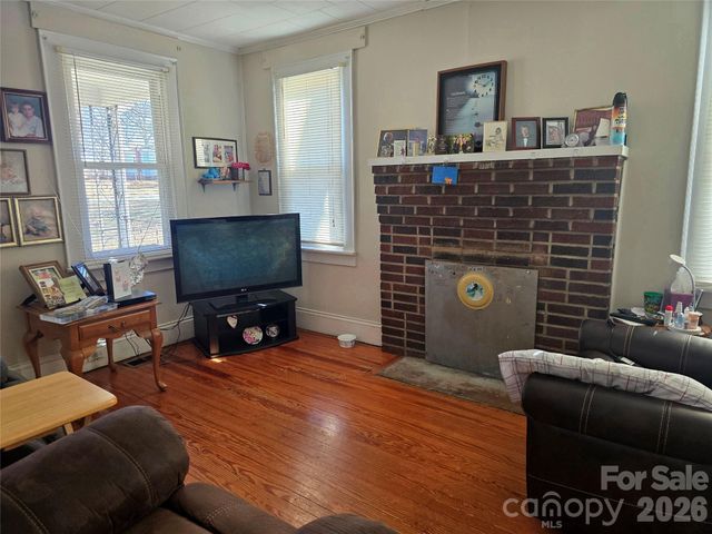 75 40th Street NW, Hickory, NC 28601