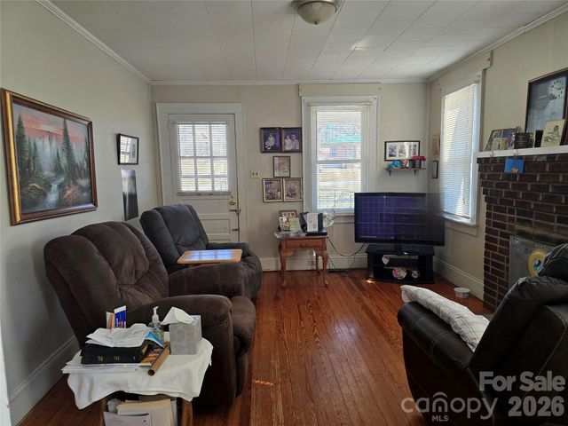 75 40th Street NW, Hickory, NC 28601