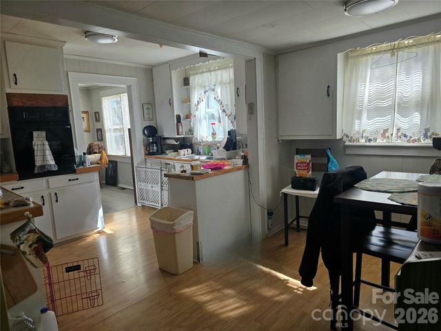 75 40th Street NW, Hickory, NC 28601