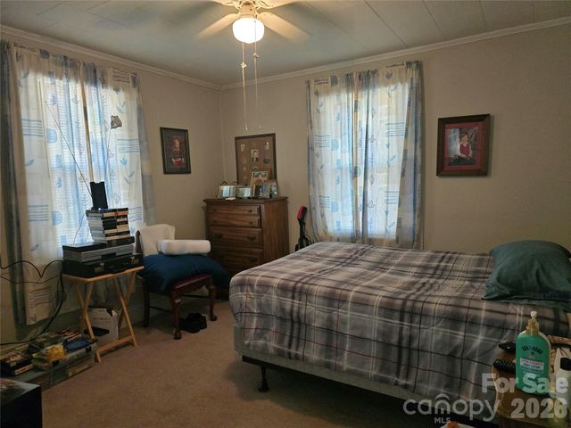 75 40th Street NW, Hickory, NC 28601