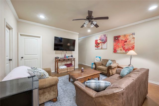 3525 General, College Station, TX 77845