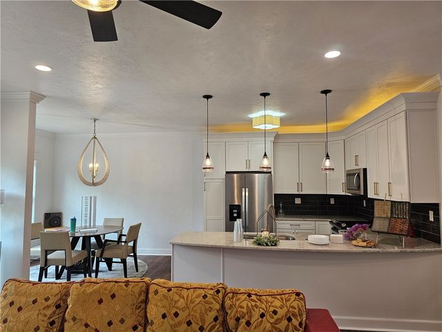 814 S Tenth St, New Stanton, PA 15697