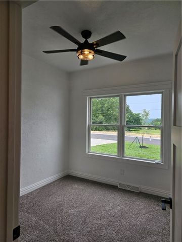 814 S Tenth St, New Stanton, PA 15697