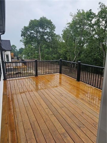 814 S Tenth St, New Stanton, PA 15697