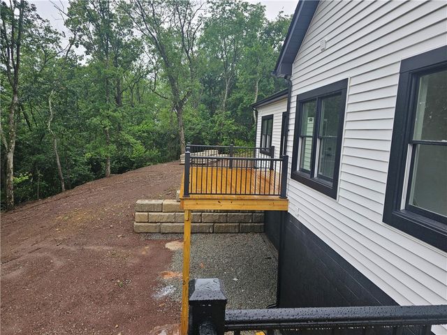 814 S Tenth St, New Stanton, PA 15697