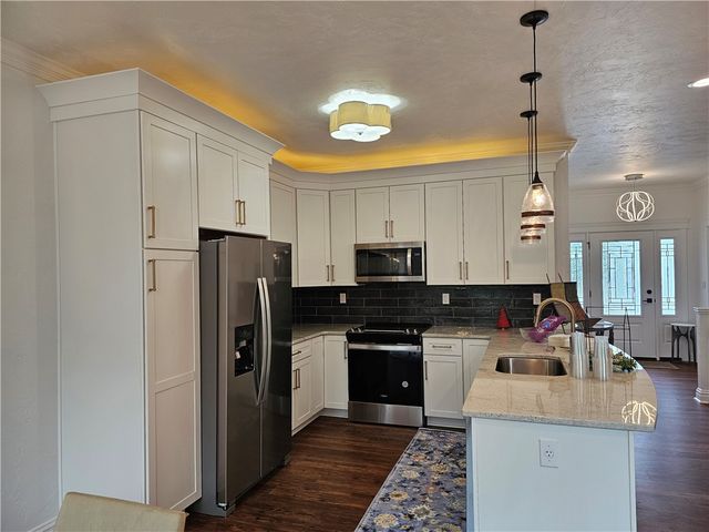 814 S Tenth St, New Stanton, PA 15697